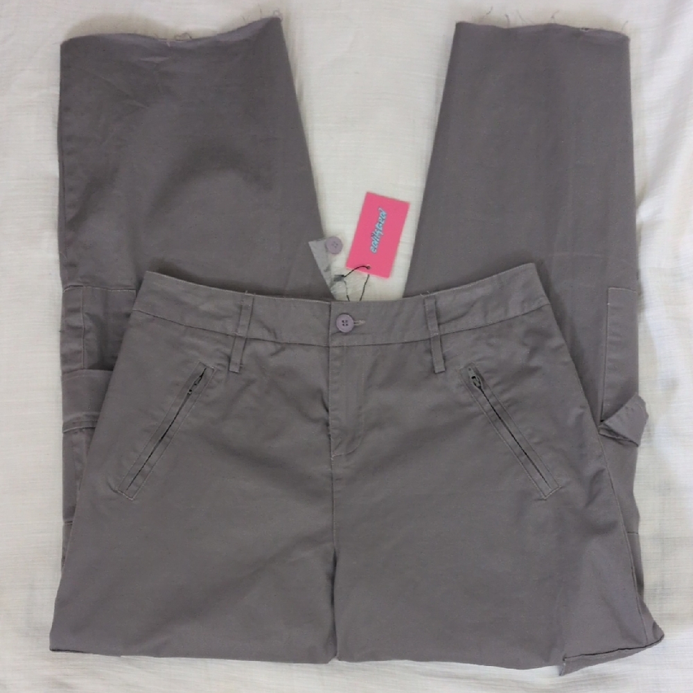 NWT Edikted Khaki Pants Grey Womens Size Medium Cargo Pockets Relaxed Fit